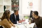 El consejero de Presidencia, Turismo, Cultura, Juventud, Deportes y Portavocía, Marcos Ortuño, en la Oficina de Turismo de España en Roma con Marco...