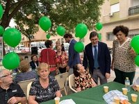 El consejero de Salud, Manuel Villegas, asiste a la Jornada de Puertas Abiertas de la Asociación Lumbrerense de Enfermos de Alzheimer (Aldea) con motivo del Día Mundial del Alzheimer (1)