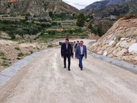 El consejero Antonio Luengo visita, acompañado del alcalde de Ojós, José Emilio Melgarejo, las obras de reparación del Camino de la Siberia