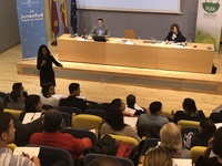 Imagen de la consejera Cristina Sánchez durante la Comisión de Coordinación con los ayuntamientos en materia de Juventud