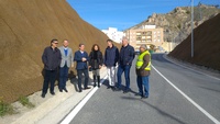 Imagen de la visita a la obra finalizada de estabilización y protección contra desprendimientos en la carretera regional que une Abarán y Blanca (RM-514)