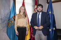 Reunión del presidente de la Comunidad con la alcaldesa de Alhama de Murcia