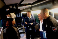 El microbús, con capacidad para más de 30 pasajeros y adaptado a personas con discapacidad, se reutilizará como transporte escolar