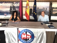 La consejera y el presidente de la Estación Náutica del Mar Menor-Cabo de Palos, Luis Cabello, durante la firma del convenio.