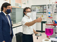 Miguel Motas visitó el Centro de Referencia Nacional de Química