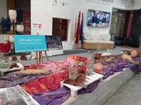 El Centro Regional de Artesanía de Murcia acoge la muestra de telas pintadas del artista Alfredo Caral