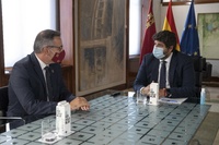 El presidente López Miras se reúne con el portavoz parlamentario Diego Conesa