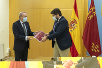 López Miras recibe la Memoria del Consejo Jurídico (2)