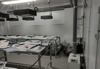 En la imagen, laboratorios con sistemas de tecnología instalados o en proceso de instalación