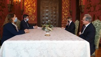 El consejero Antonio Luengo y la consejera de Agricultura de Andalucía, durante la entrevista mantenida con representantes de la Embajada de Rusia