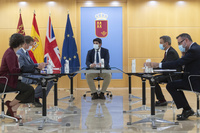 El presidente de la Comunidad, Fernando López Miras, recibe al embajador de Reino Unido en España y Andorra, Hugh Elliott.