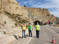 El director general de Carreteras, José Antonio Fernández Lladó, durante su visita a las obras en la carretera regional del Salto de la Novia en ...