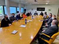 El consejero de Fomento e Infraestructuras, José Ramón Díez de Revenga, durante la reunión con la comisión ejecutiva de Federación Regional de Empresarios...