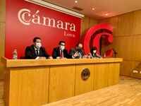 El consejero de Fomento e Infraestructuras, José Ramón Díez de Revenga, el presidente de la Cámara de Comercio de Lorca, Juan Francisco Gómez, y ...