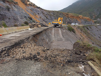 Obras de reparación de la carretera de Cedacero para la reparación de los daños provocados