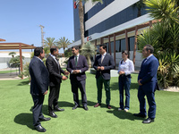 El consejero de Fomento e Infraestructuras, José Ramón Díez de Revenga, el alcalde de San Javier, José Miguel Luengo, y los responsables del Grupo...