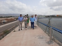 El director general del Agua, durante su visita a las instalaciones de la Comunidad de Regantes donde se desarrollan obras de eficiencia energéti...