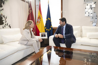 López Miras recibe en el Palacio de San Esteban a la vicepresidenta primera del Gobierno central y ministra de Asuntos Económicos y Transformación...