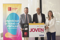 El director general de Juventud, José Manuel López, el director de la Asociación Europea del Carné Joven (EYCA), Manel Sánchez, y la directora Territorial...