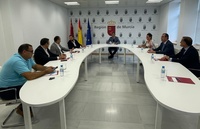 El consejero de Presidencia, Turismo, Cultura y Deportes, Marcos Ortuño, preside la reunión con los representantes de los hoteles que participan ...