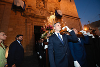 El presidente de la Comunidad, Fernando López Miras, asiste en Alhama de Murcia a la procesión en honor a la Virgen del Rosario (2)