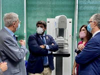 López Miras visita las instalaciones de la Asociación Española contra el Cáncer (AECC) en la Región de Murcia