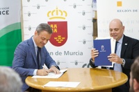 El consejero de Presidencia, Turismo, Cultura y Deportes, Marcos Ortuño, y el presidente de Cermi, Pedro César Martínez, firman el convenio de co...