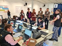 La directora del SEF y el alcalde de Caravaca de la Cruz visitaron a los alumnos del programa para desempleados que ha permitido digitalizar documentos...