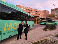 La directora general de Movilidad y Litoral, Marina Munuera, anuncia la adquisición de nuevos autobuses eléctricos para Molina de Segura