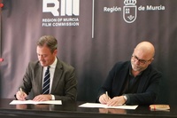 El consejero de Presidencia, Turismo, Cultura y Deportes, Marcos Ortuño, y el presidente de la Spain Film Commission, Carlos Rosado, firman la adhesión...