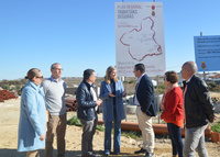 La directora general de Carreteras, María Casajús, junto al alcalde de Mula, Juan Jesús Moreno, visitan las obras de rehabilitación del firme de ...