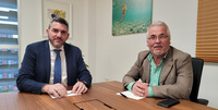 El consejero Antonio Luengo junto al presidente de la Federación de Caza de la Región de Murcia, Francisco Bastida.