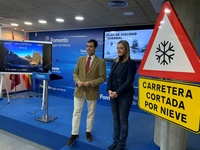 El consejero de Fomento e Infraestructuras, José Ramón Díez de Revenga, acompañado por la directora de Carreteras, María Casajús, presenta el operativo...
