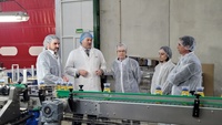 El consejero Antonio Luengo, durante su visita a la empresa Aliminter.