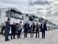 El consejero de Fomento e Infraestructuras, José Ramón Díez de Revenga, durante su visita a la empresa 'Transportes Las Maravillas' que ha podido...