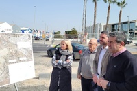El consejero Antonio Luengo y el alcalde de Alcantarilla, Joaquín Buendía, durante su visita a las obras realizadas en el Polígono Industrial Oes...