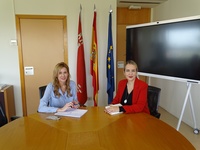 La directora general del SEF, Marisa López, se reunión con la secretaria general de la Federación Regional de Empresarios de la Construcción (Frecom),...