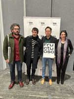El comisario de la exposición, Ángel Calvo, el pintor Miguel Fructuoso, el director general del ICA, Manuel Cebrián, y la coordinadora de la sala...