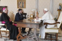 El presidente Fernando López Miras ha sido recibido en Audiencia por Su Santidad el Papa Francisco.