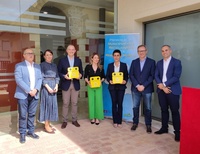 El director general de Medio Ambiente, Francisco Marín, con el resto de organizadores y premiados en la campaña 'Municipios más recicladores de la Región de Murcia 6ª Edición'