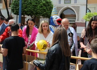 La consejera de Política Social repartió juguetes a niños de centros de la Comunidad en el Encuentro de Sardinillas.