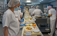 Preparación de menús en el hospital Virgen de la Arrixaca (1)
