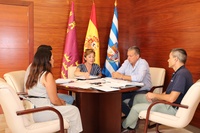 El gerente de Esamur, Ignacio Díaz, se reúne con la alcaldesa de Jumilla, Seve González, para tratar diversos temas relacionados con la depuración en el municipio