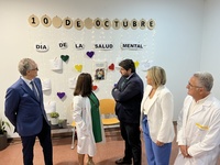 López Miras, durante su visita a la Unidad de Rehabilitación del Centro de Salud de Cartagena (3)