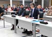 El presidente del Gobierno regional, Fernando López Miras, y el consejero de Economía, Hacienda y Empresa, Luis Alberto Marín, en la Asamblea.