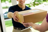 El servicio de entrega y recogida a domicilio es una de las cualificaciones profesionales que pueden acreditar los ciudadanos.