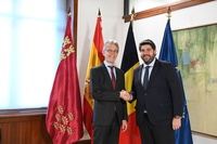 El presidente de la Comunidad, Fernando López Miras, recibe al embajador de Bélgica en España, Gerad Cockx