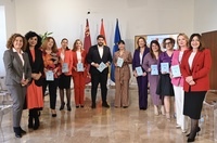 López Miras mantiene un encuentro con mujeres de diferentes ámbitos profesionales de la Región de Murcia con motivo del Día Internacional de la Mujer.