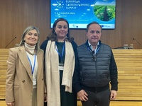 La secretaria autonómica de Energía, Sostenibilidad y Acción Climática, María Cruz Ferreira, junto a los integrantes de la delegación de la Región...