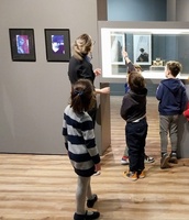 Uno de los talleres sobre la exposición de la fotógrafa María Manzanera que se desarrollan en el Museo Arqueológico.
